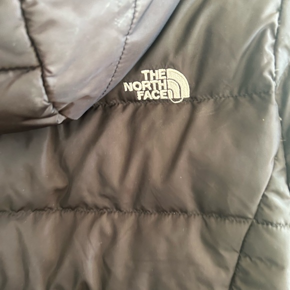 The North Face Black Quilted Jacket - Picture 3 of 9
